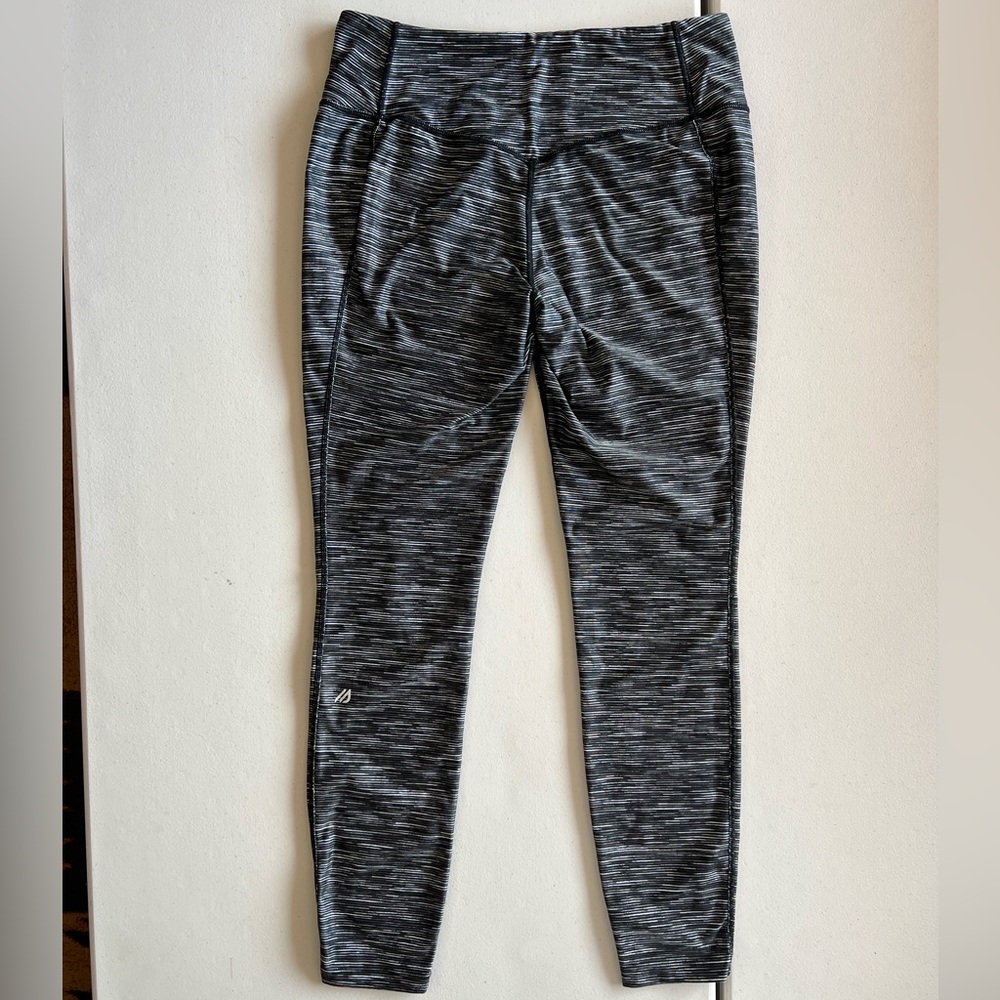 Eddie Bauer Women’s Black Gray White Striped Leggings Mid Rise Size Medium - Picture 4 of 5